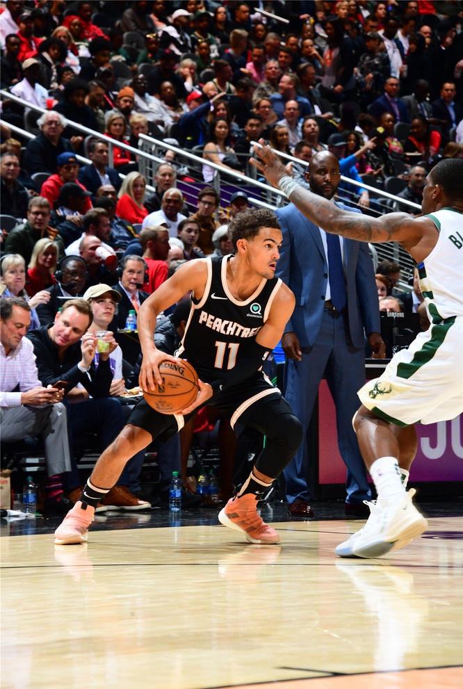 后腰一脚斜 后腰一脚斜